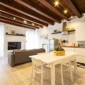 https://madame-verona.hotelinveneto.com